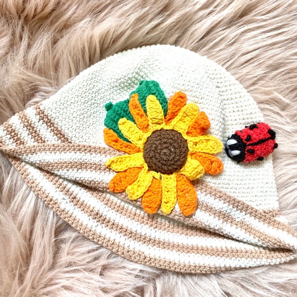 Day Lee Designs Baby Hat Lady Bug Flowers Beige Sunflower 6-12 months Crochet - Picture 4 of 6